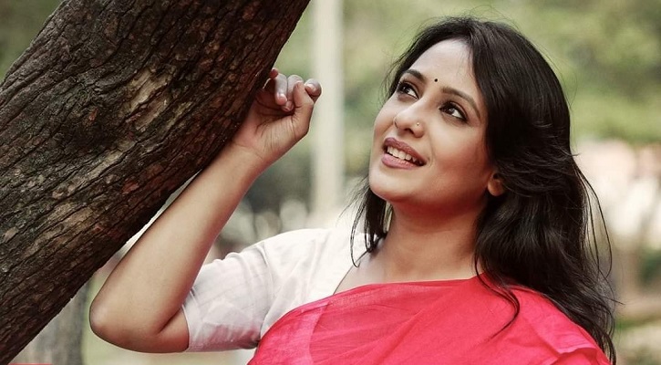 সুখ-দুঃখের গল্প শোনাবেন অপি করিম